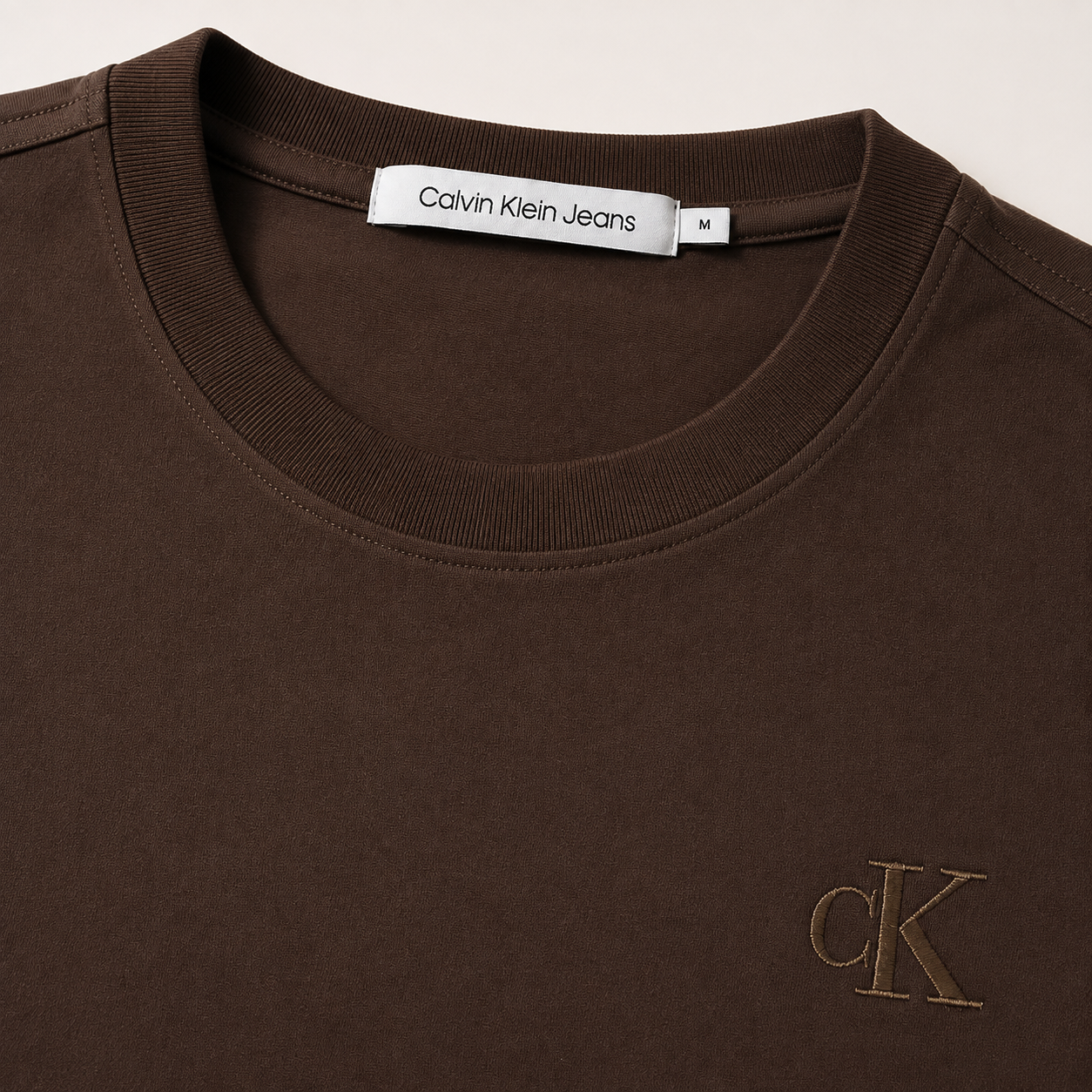 files/CAL-133-SSCRTS_SOL-BRN_Neckline.png